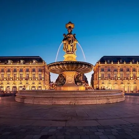 Bel Appartement En Pierre De 100 M2 Avec Cour. Margaux-Cantenac Exterior foto