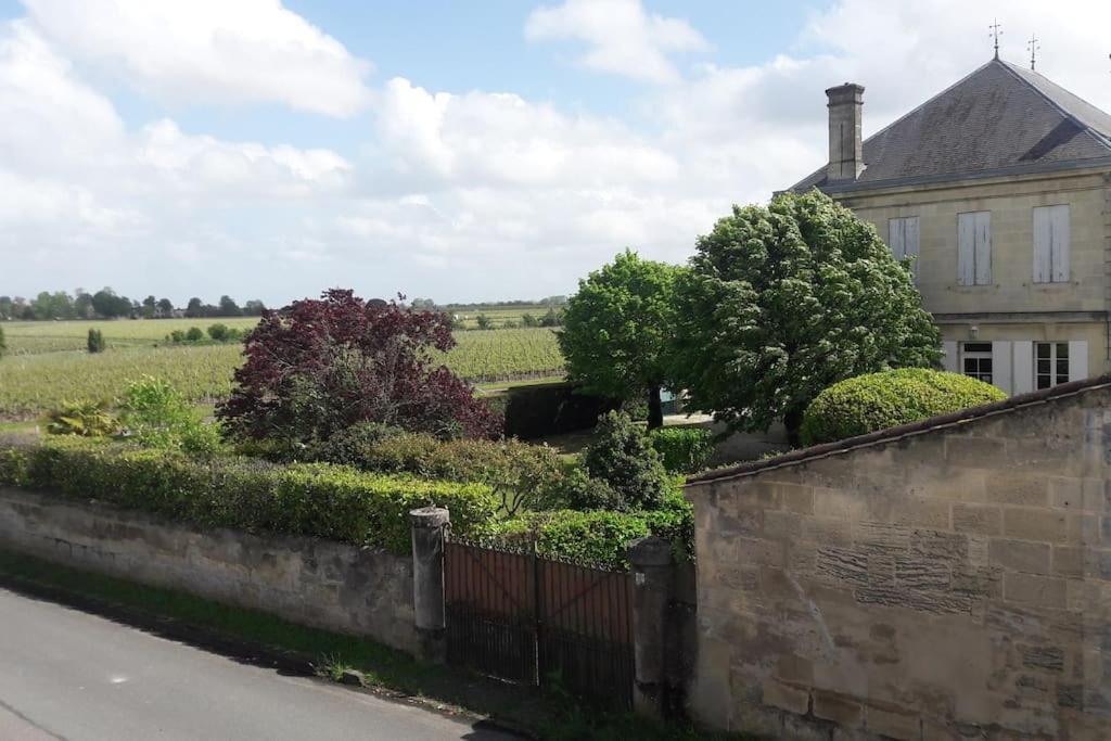 Bel En Pierre De 100 M2 Avec Cour.