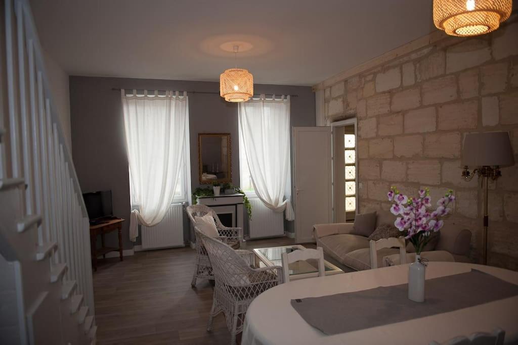 Bel En Pierre De 100 M2 Avec Cour. Apartment Margaux-Cantenac