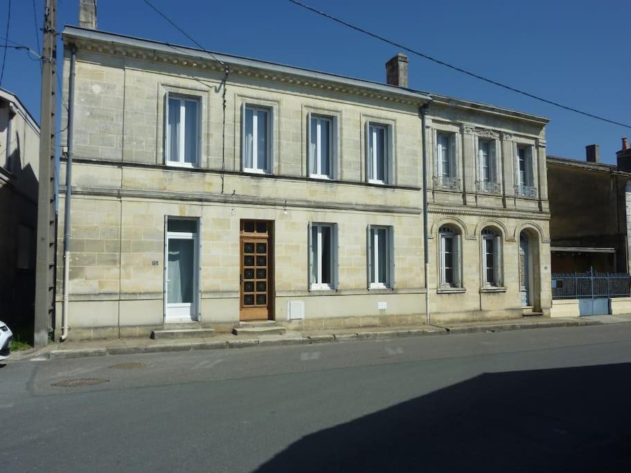 Apartment Bel En Pierre De 100 M2 Avec Cour.