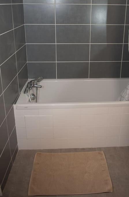 Bel En Pierre De 100 M2 Avec Cour. Margaux-Cantenac