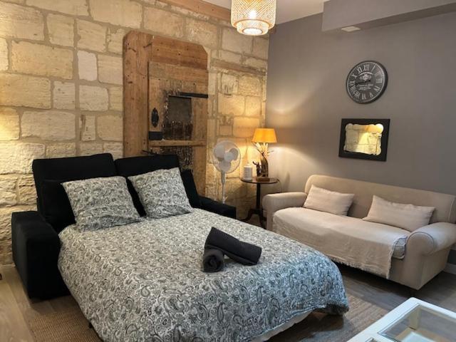 Bel En Pierre De 100 M2 Avec Cour. Apartment *