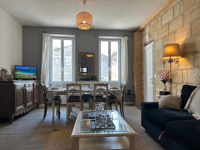 Apartment Bel En Pierre De 100 M2 Avec Cour. *