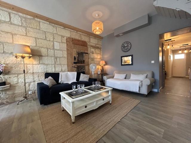Bel En Pierre De 100 M2 Avec Cour. Apartment Margaux-Cantenac